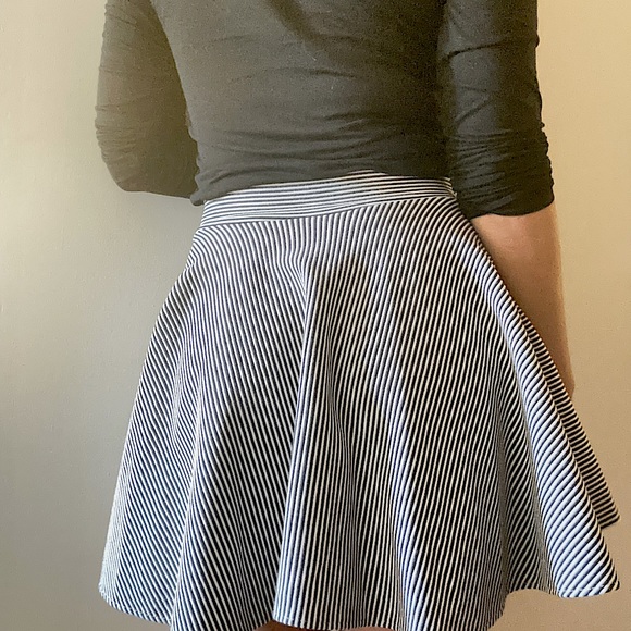 Stripped Pattern Skirt - Picture 3 of 3